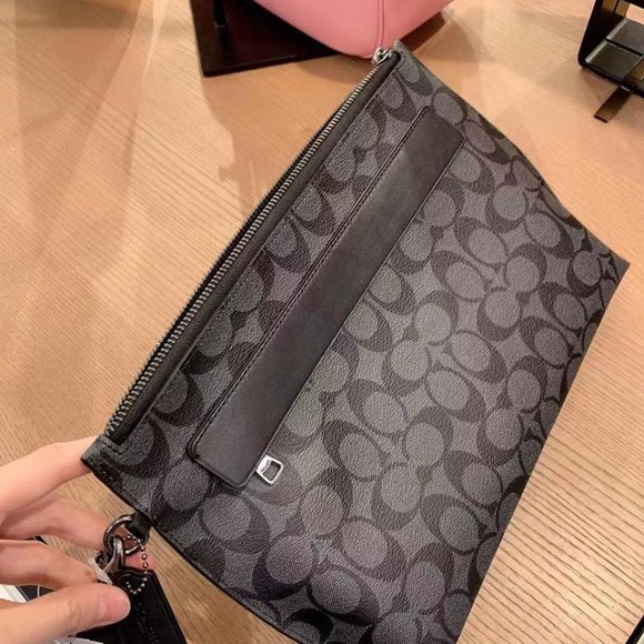 COACH MEN'S Carryall Pouch in Signature canvas - Picture 2 of 3